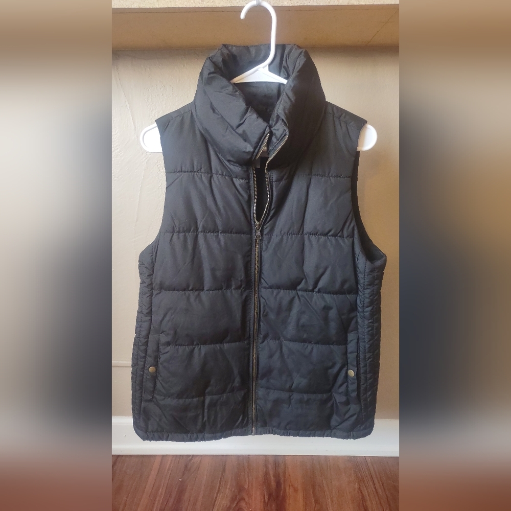 Women's Old Navy Black Puffer Vest